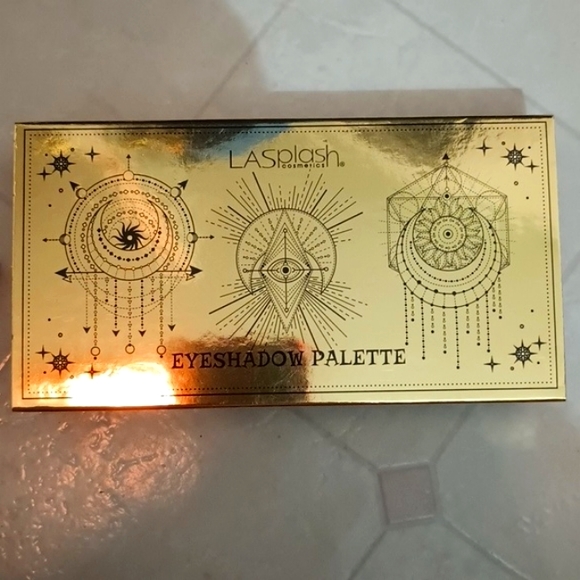 New! Beautiful Eyeshadow Palette - Picture 1 of 8